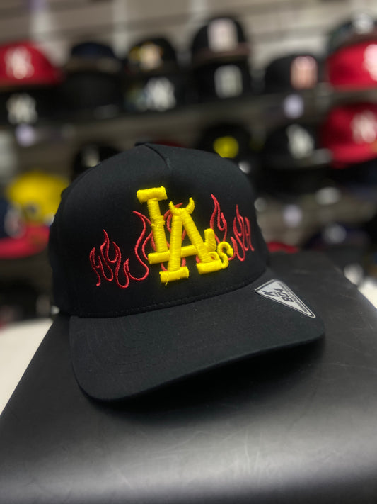 🧢 Gorra Kamel “LA en Llamas” – Fuego y Estilo 🔥