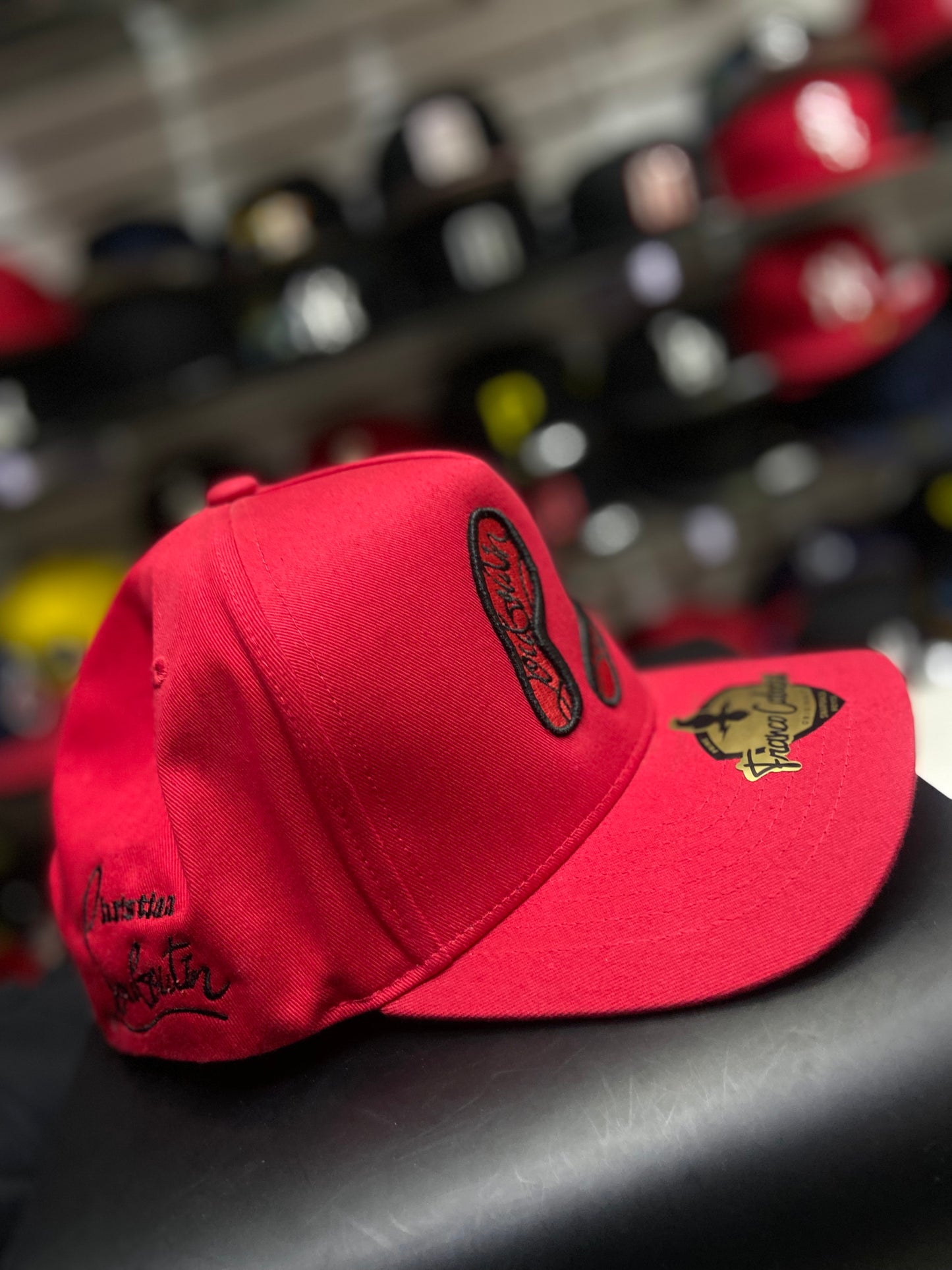 🧢 Gorra Franco Cabassi “Suela Roja” – Lujo y Exclusivida