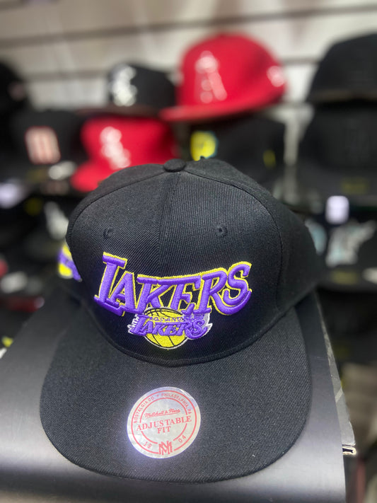 Gorra Mitchell &amp; Ness Adjustable - Los Angeles Lakers Black Edition