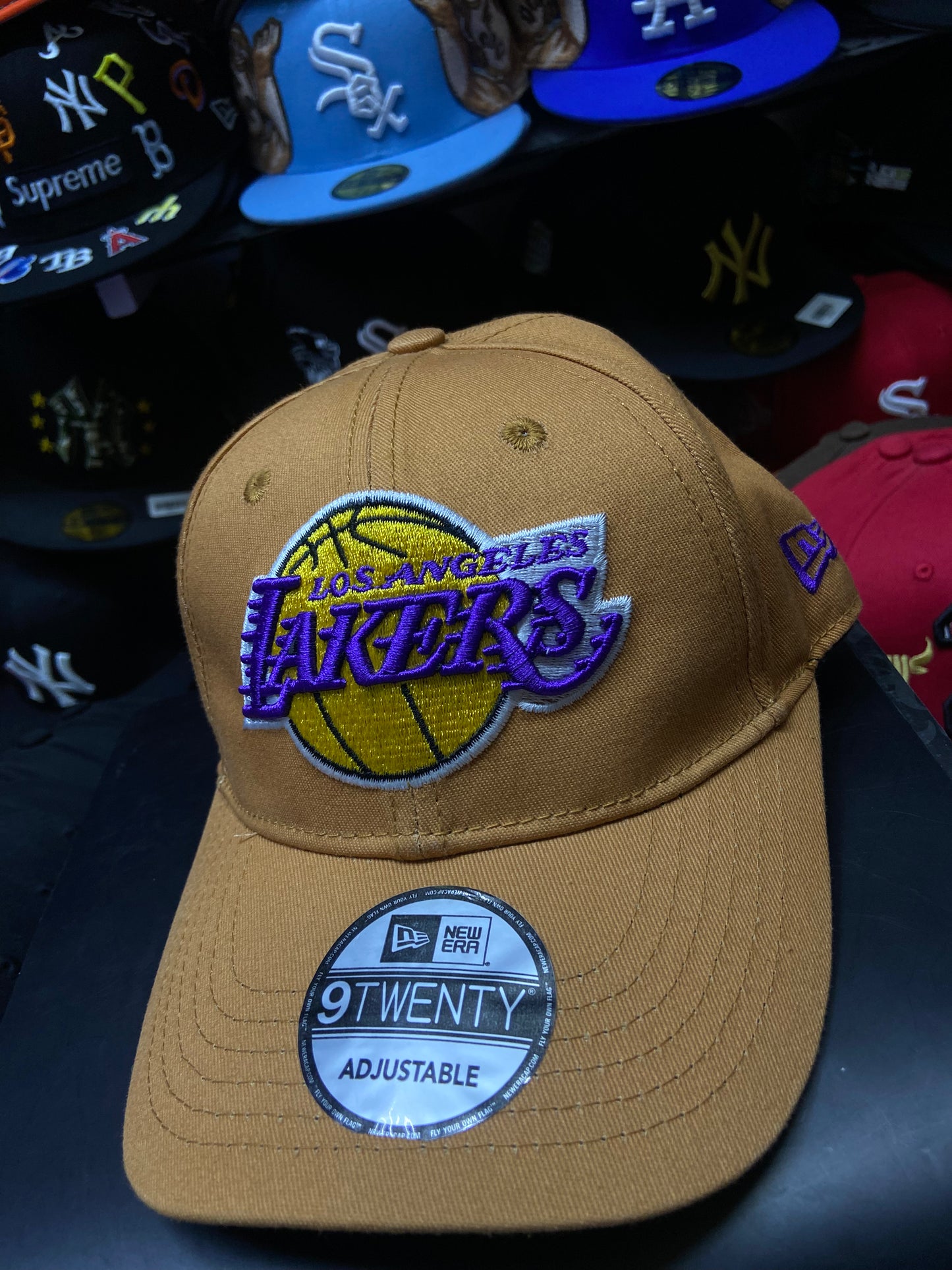 💜💛 Gorra 9TWENTY Los Angeles Lakers – Mostaza/Púrpura 💛💜